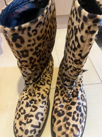 JURY BLACK 레오파드 무늬 가죽풍 엔지니어 부츠