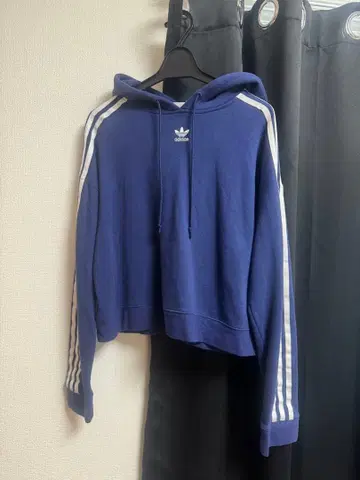 adidas 네이비 크롭 후드티