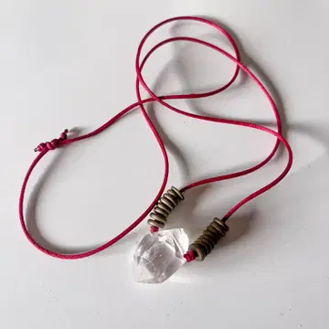 히말라야 수정 크리스탈 목걸이 빨간색 끈 골드 컬러 비즈