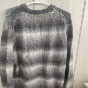 그라데이션 그레이 니트 스웨터