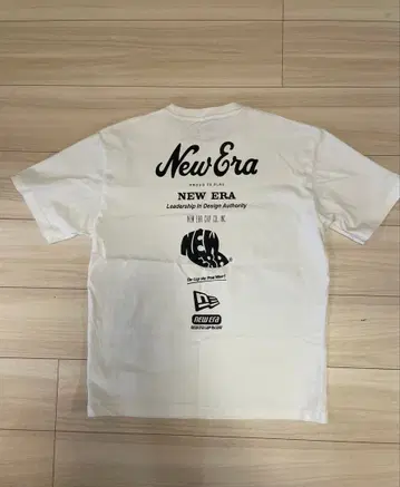 뉴에라 무라사키 스포츠 별주 백 프린트 T 화이트