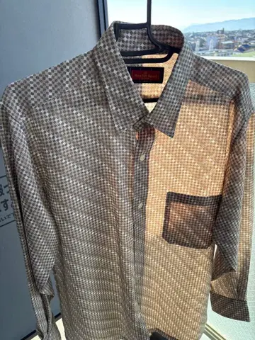 브라운 계열 체크 무늬 긴팔 셔츠