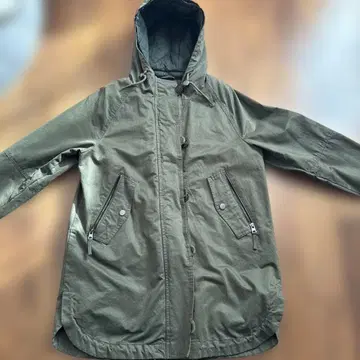 올리브색 후드 부착 마운틴 후드티