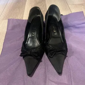 INDIVI 리본 포함 블랙 스틸레토 하이힐