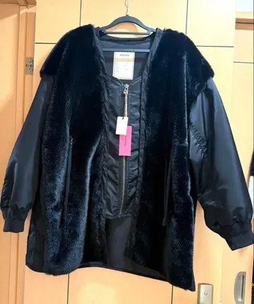 미사용 새상품 에신타 퍼 절개 자켓 택 포함