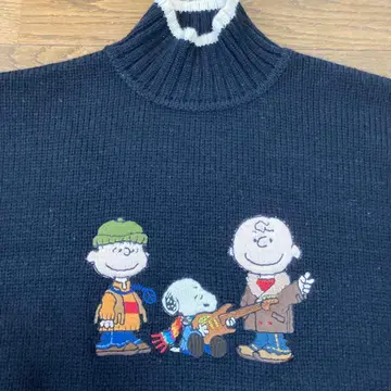 까스텔바작 두꺼운 원단 스누피 패턴 스웨터