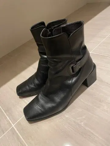 다이애나 블랙 스퀘어토 부츠