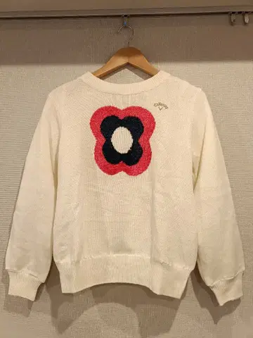 캘러웨이 아이보리 플라워 무늬 니트