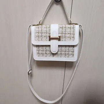 화이트 트위드 숄더백