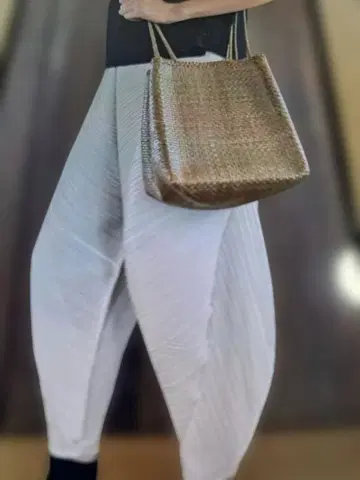 요건 레일 고트 메쉬 백