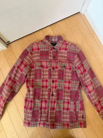 체크 무늬 플란넬 셔츠 빨간색 계열