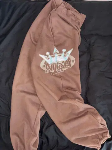 9090 스웨트 팬츠 브라운