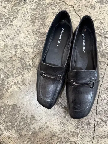 유코이마니시 천연 가죽 블랙 로퍼 2E 힐 1.0cm