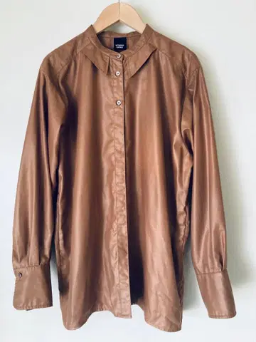 NOMBRE IMPAIR 브라운 글로시 긴팔 블라우스