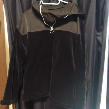 다크 브라운 후드 부착 자켓