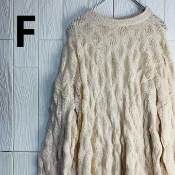 크림색 오버 사이즈 니트 F 사이즈 아크릴 100%