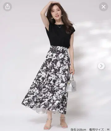 모노톤 플라워 스커트