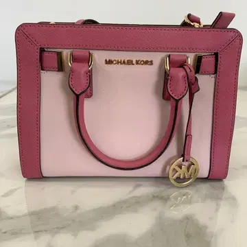 #백 마이클코어스