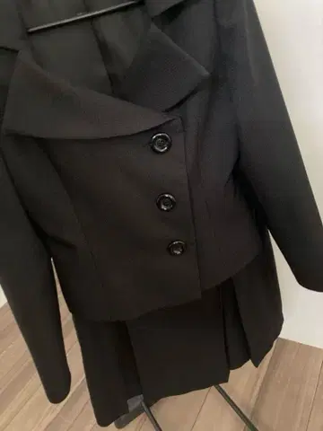 블랙 숏 자켓 셋업 수트 3 버튼