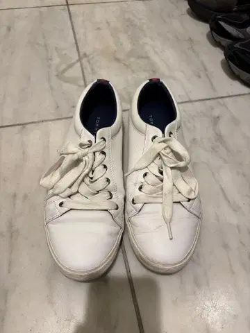 TOMMY HILFIGER 화이트 스니커즈