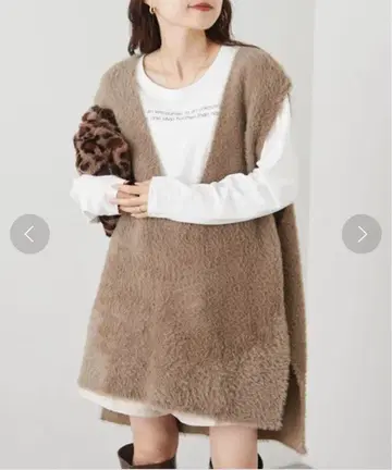 차오패닉 티피 백 슬릿 에코 퍼 V넥 베스트 라이트 베이지