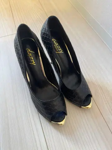 [ 새상품급 ] dazzy store 캬바쿠라 힐 블랙 23cm