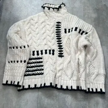 ZARA 대비 탑스티치 니트 스웨터 화이트 니트