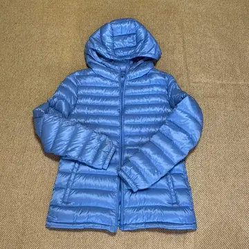 유니클로 울트라 라이트 다운 스카이블루