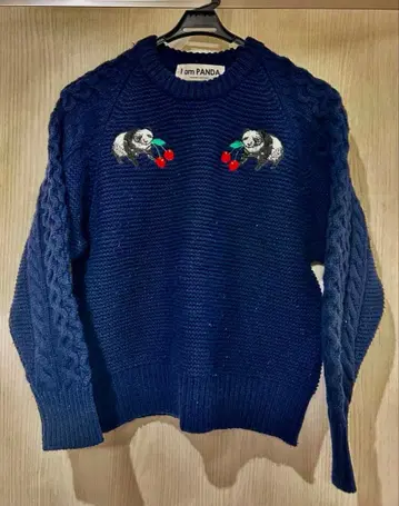 I am PANDA 네이비 스웨터