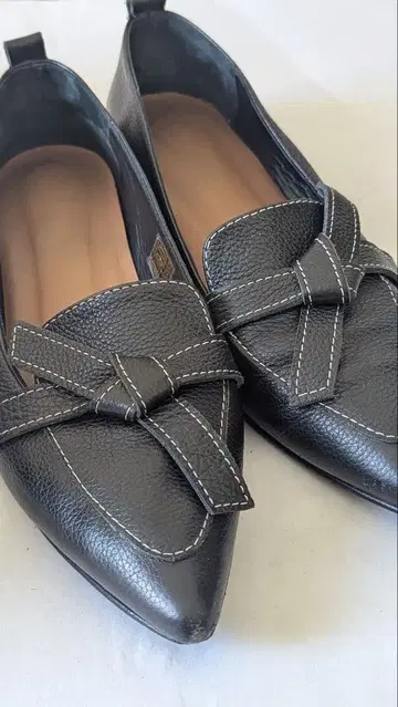 [ Flattered ] 블랙 리본 포함 플랫슈즈