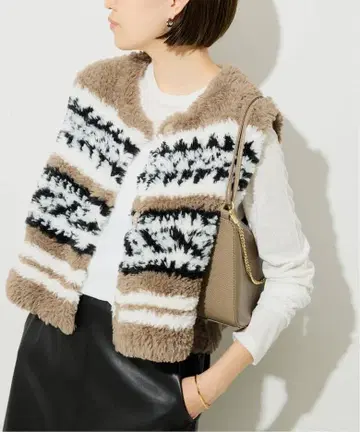 퍼 소재 스트라이프 슬리브리스 베스트