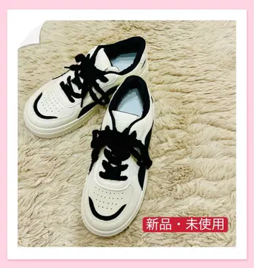 화이트/블랙 스니커즈 새상품 미사용