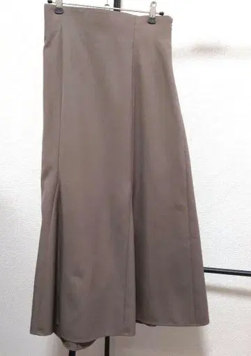 저스길리티 서스펜더 플레어 롱 스커트 브라운 새상품급