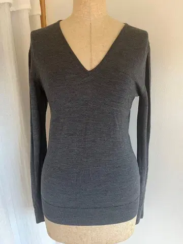 [ JOHN SMEDLEY ] 그레이 V넥 긴팔 니트 여성용 S