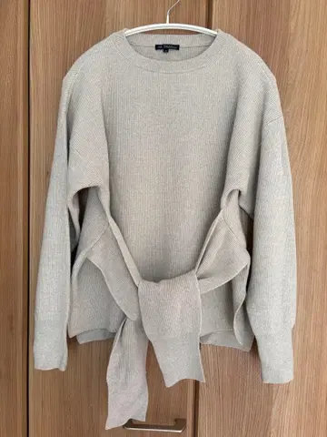 23구 아이보리 긴팔 니트 사이즈 40