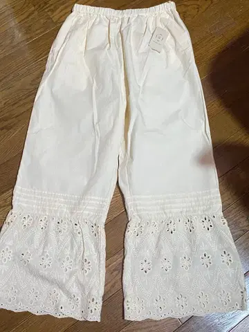 SM2 밑단 스캘럽 레이스 속바지