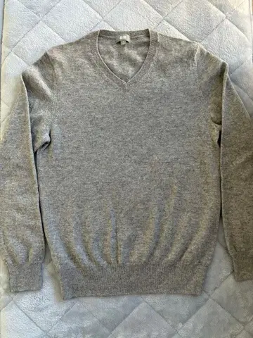 UNIQLO 캐시미어 라이트 그레이 V넥 스웨터