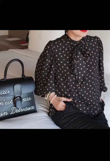 이데아 루체 도트 무늬 블라우스 38 사이즈