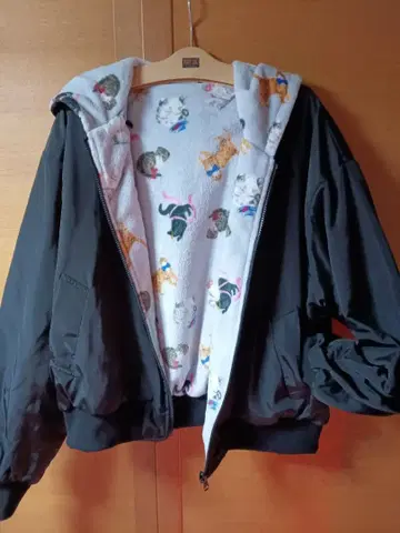 스칼라 고양이 패턴 플리스 리버서블 자켓