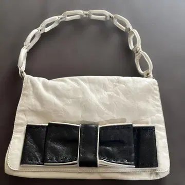끌로에 리본 포함 숄더백 화이트/블랙