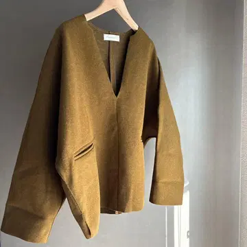 SELECT MOCA 올리브 그린 상의