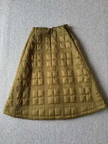 [ 새상품급 ] Sirin 체크 무늬 퀼팅 스커트 카키 S 하의