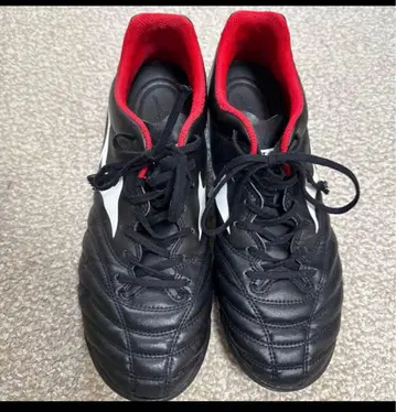 미즈노 축구화 블랙/레드