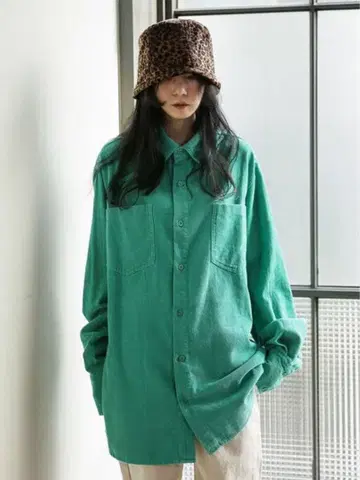 une mansion 그린 빅 셔츠