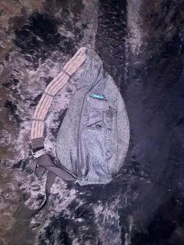 KAVU 지형 무늬 숄더백