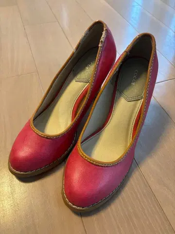 COCUE 핑크 가죽 펌프스 중간 힐