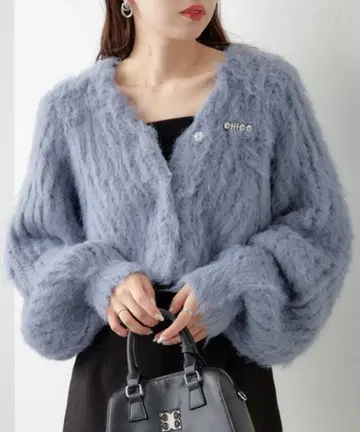 chico 브로치 부착 샤기 모헤어 V 숏 가디건