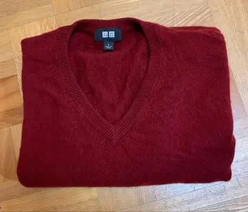 새상품급 올드 유니클로 캐시미어 100% 버건디 V넥 스웨터 L 사이즈