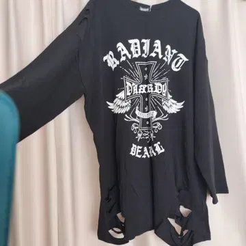 RADIANT BEAL 블랙 T셔츠