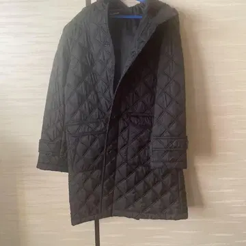 Hush Hush 블랙 퀼팅 자켓 후드 부착